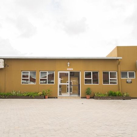 Ekamuti Town Lodge Oniihandi Εξωτερικό φωτογραφία